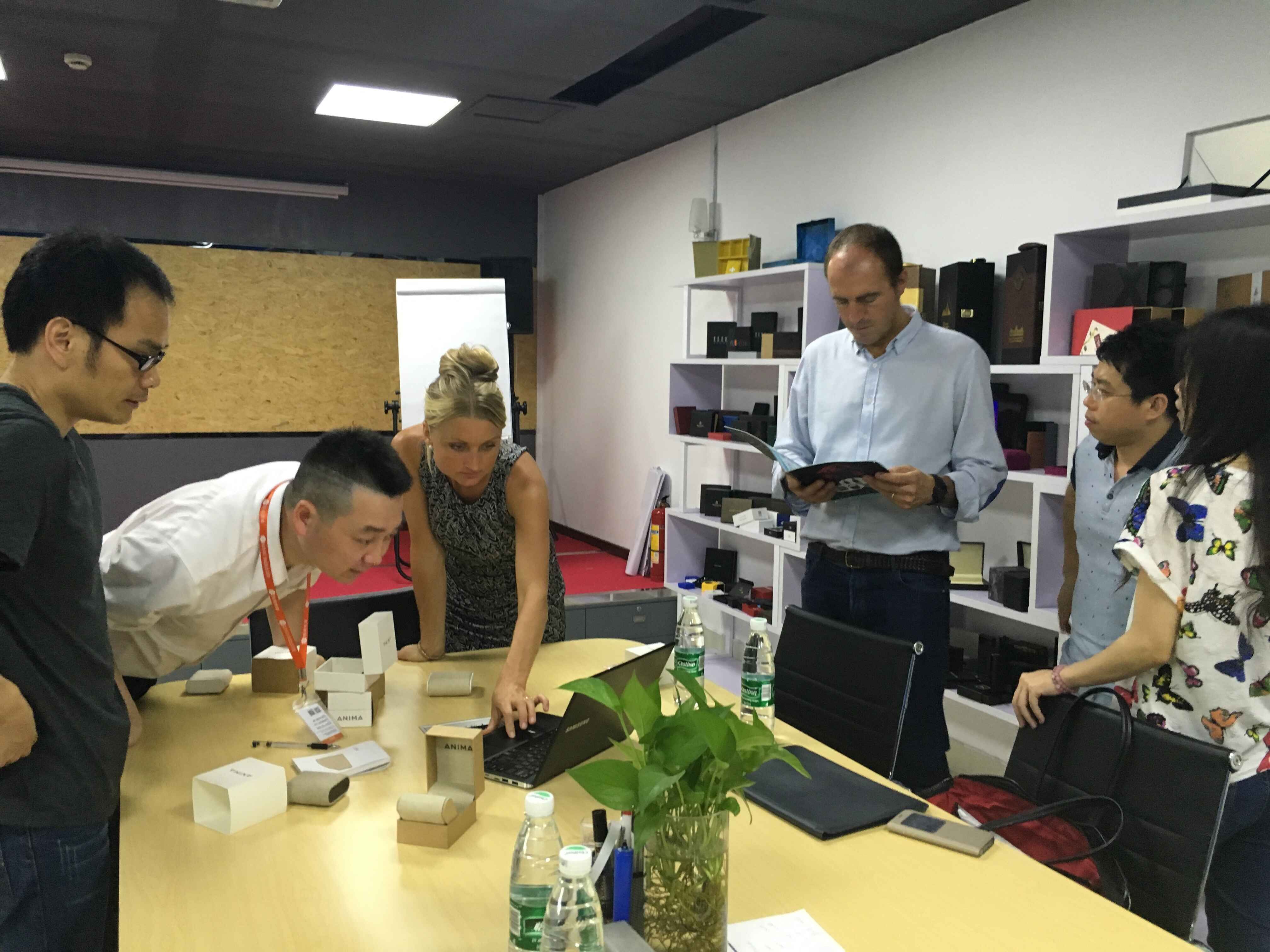 精裝盒定制-廣州駿業(yè)包裝實(shí)業(yè)有限公司 精裝盒定制