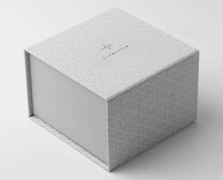 那么多香水盒廠你選駿業(yè)包裝就是明智的 那么多香水盒廠你選駿業(yè)包裝就是明智的