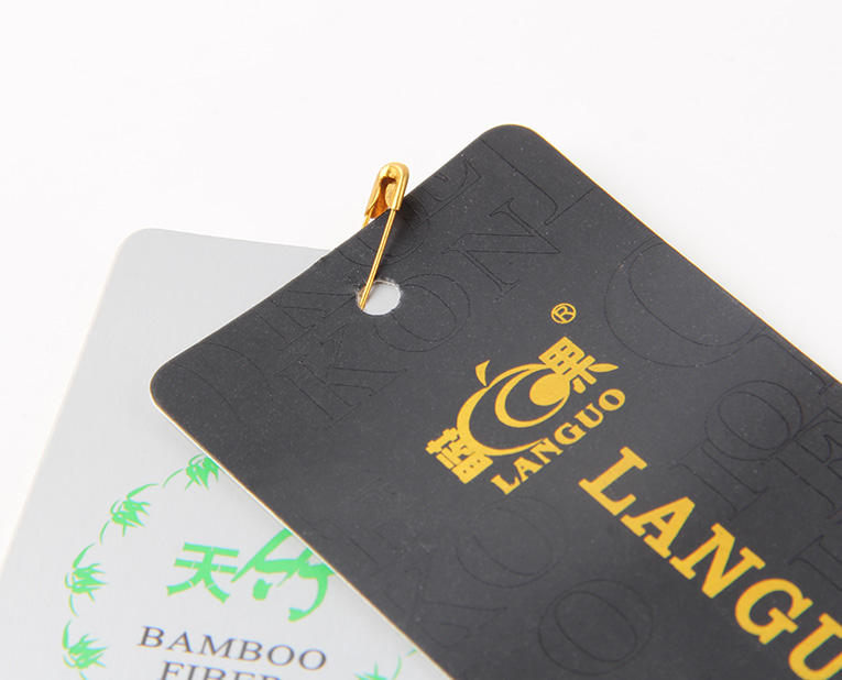 牛仔褲吊牌標(biāo)簽制造商駿業(yè)最在行 牛仔褲吊牌標(biāo)簽制造商駿業(yè)最在行