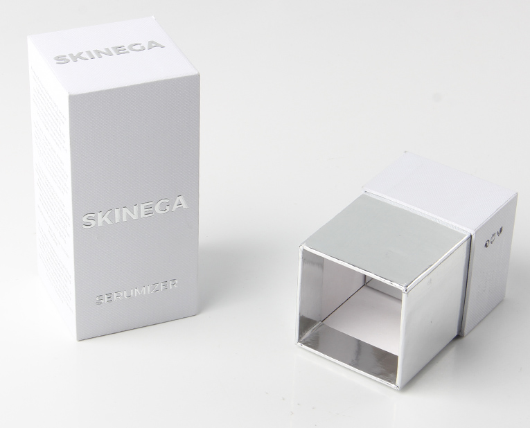 香水精裝盒廠家?guī)惚鎰e真假白紙板！