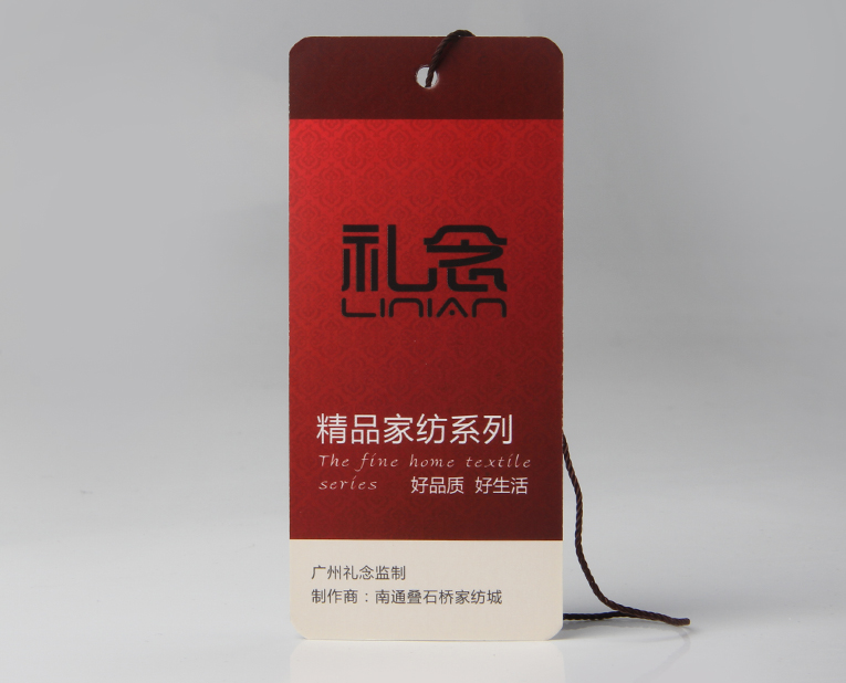 衣服吊牌在定做時出幺蛾子，制造商這樣做不懼怕劃痕