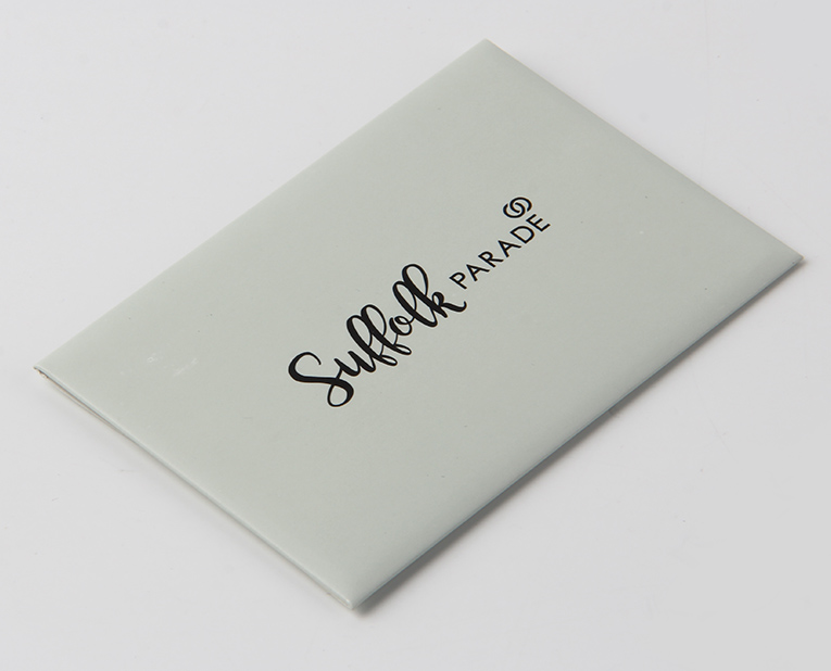 褲子的吊牌定做如果選擇合版印刷，記得考慮1個(gè)因素