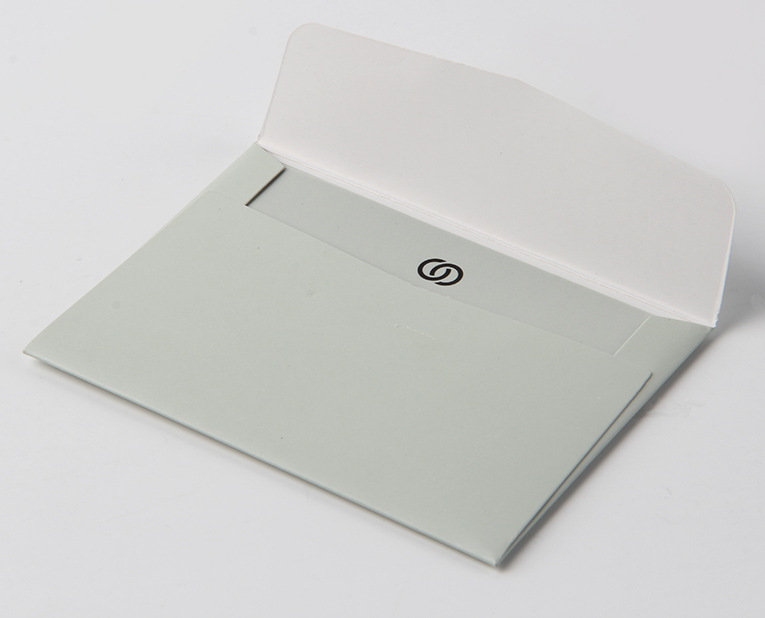 褲子的吊牌定做如果選擇合版印刷，記得考慮1個(gè)因素