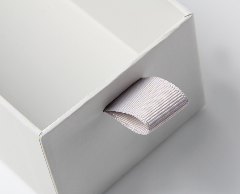 香水盒子如果訂做之后不及時(shí)分離這兩個(gè)東西就炸了 香水盒子如果訂做之后不及時(shí)分離這兩個(gè)東西就炸了