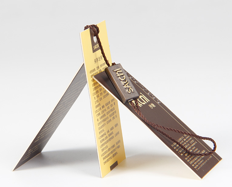 在服裝的紙牌定做過程中1個個環(huán)保新秀為何頻頻受挫？