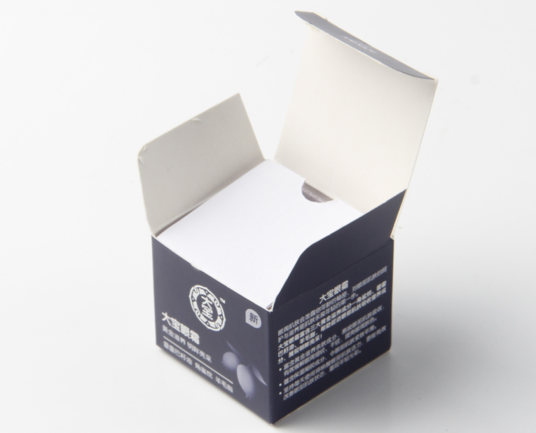 化妝品盒廠家的老師傅，為了讓工人早點放假，放出大招解決飛墨