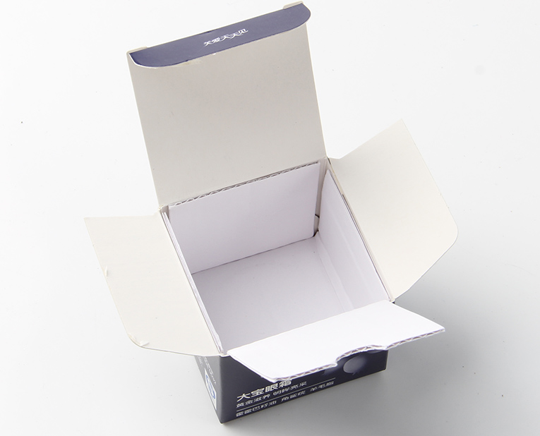 化妝品盒廠家的老師傅，為了讓工人早點放假，放出大招解決飛墨