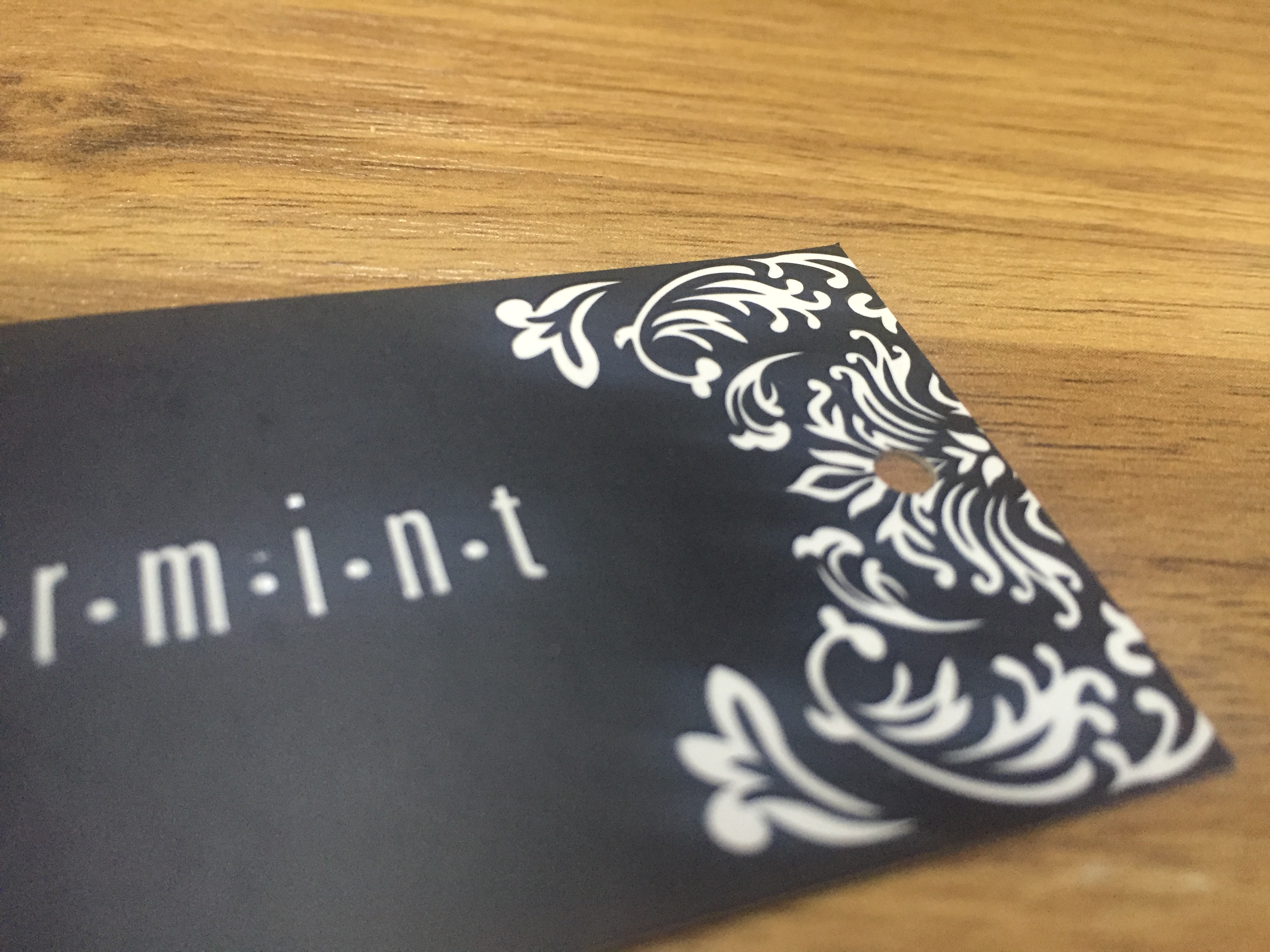 從t恤紙牌工廠回來的譚師傅，告訴我們他的苦逼經歷