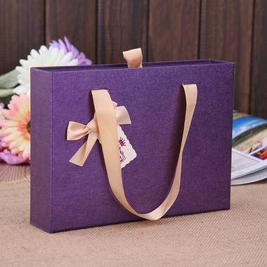 2018不知道手拎紙袋定做什么顏色，不防考慮霸氣十足的紫色！