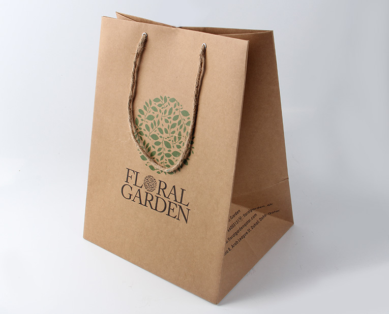 黃牛皮紙袋制作的服裝禮品袋 黃牛皮紙袋制作的服裝禮品袋