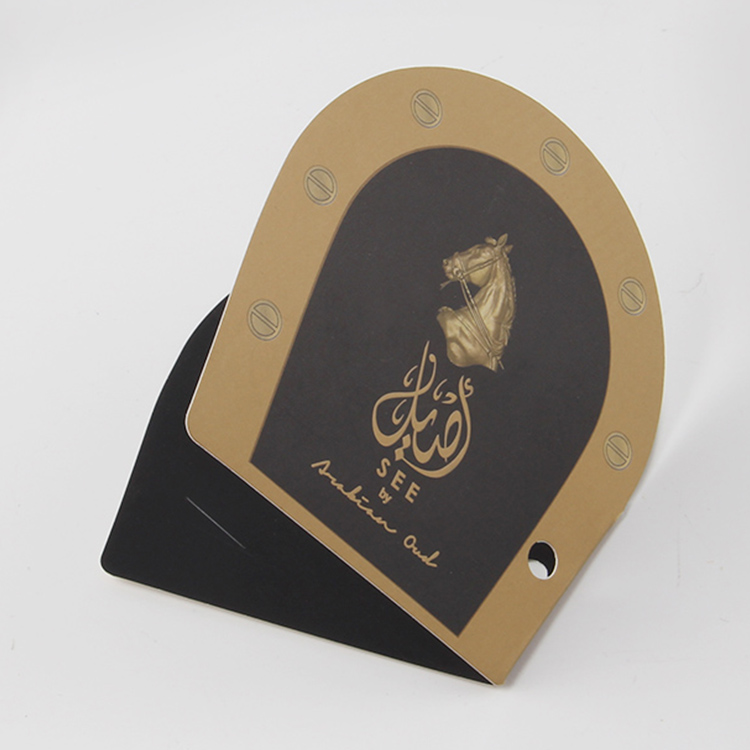 服裝的吊牌該怎么設(shè)計？問問生產(chǎn)廠家的設(shè)計師更靠譜