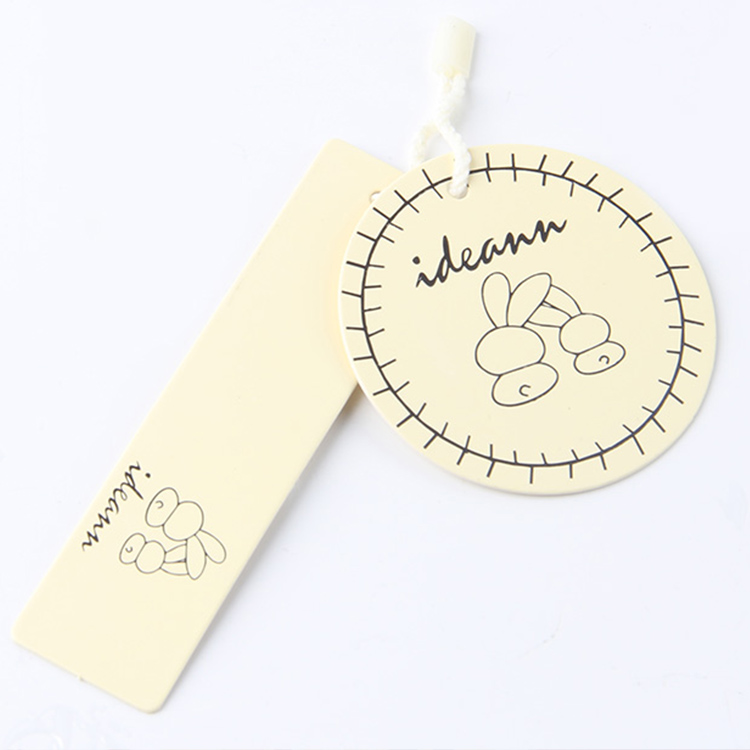 服裝的吊牌該怎么設(shè)計？問問生產(chǎn)廠家的設(shè)計師更靠譜