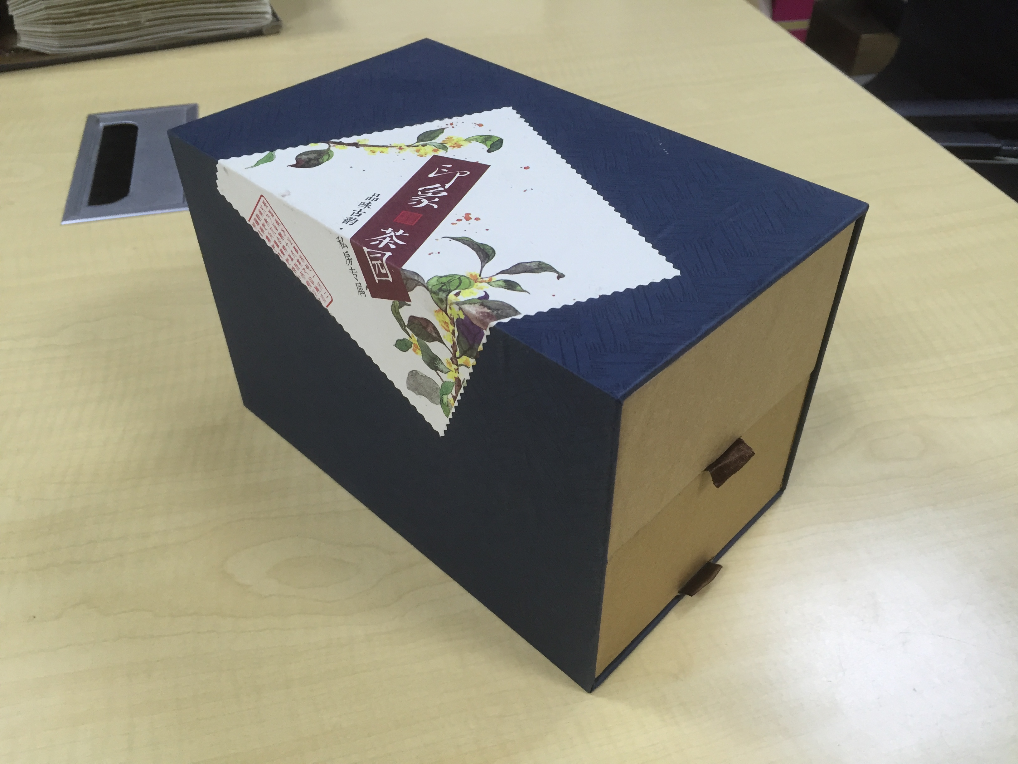 有保健品商家對禮品盒工廠的天地蓋不服，只好祭出雙開抽屜盒