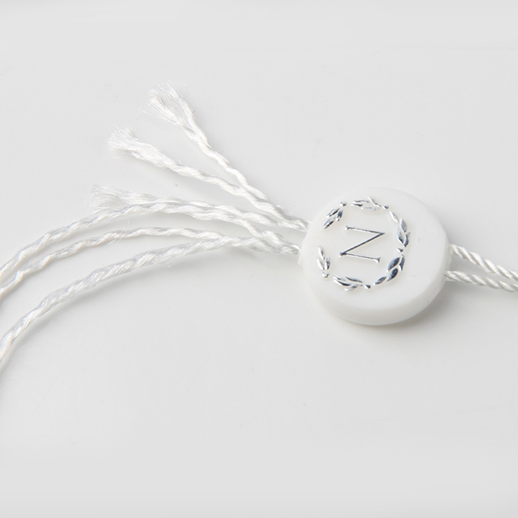 服裝紙牌訂做中不妨試試看這1個(gè)做法來降低成本 服裝紙牌訂做中不妨試試看這1個(gè)做法來降低成本