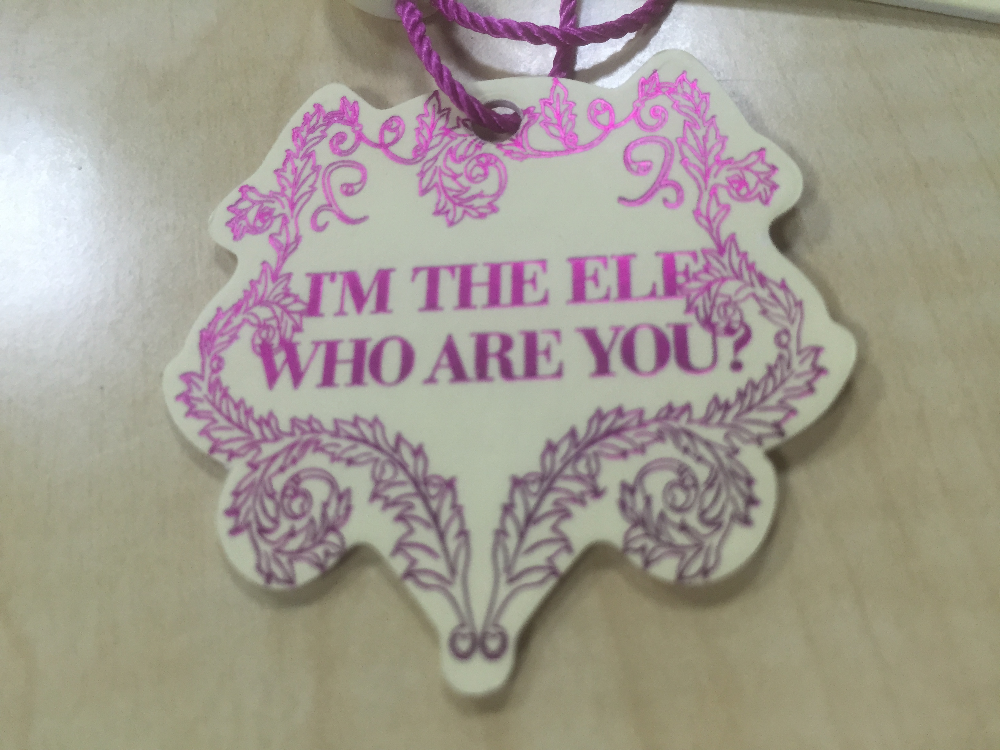 總說服裝吊牌的設(shè)計(jì)要注意燙印尺寸，解析到底是多大尺寸