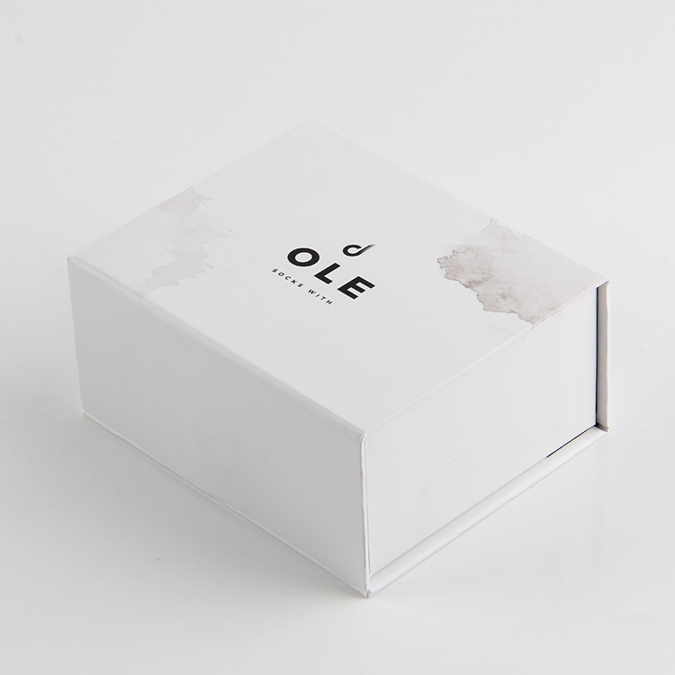 3招簡(jiǎn)單辨別紙制盒廠家的燙金材料優(yōu)劣 3招簡(jiǎn)單辨別紙制盒廠家的燙金材料優(yōu)劣