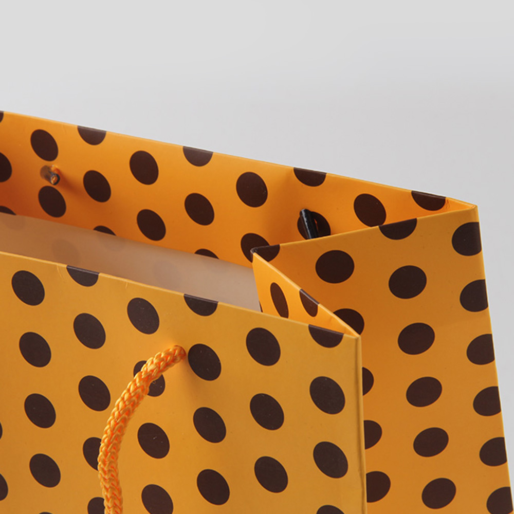 打包票的襯衫紙袋訂做廠家你最好小心點(diǎn) 打包票的襯衫紙袋訂做廠家你最好小心點(diǎn)