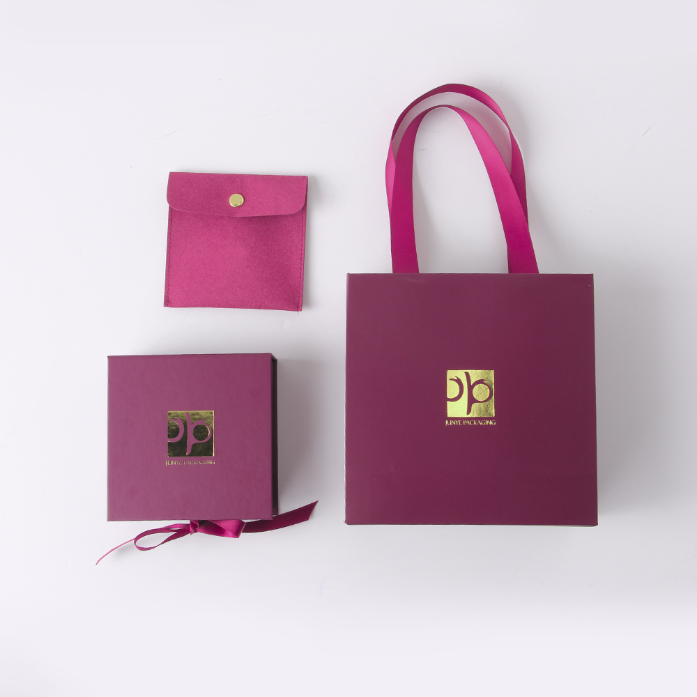 相當哇塞的翻蓋紙包裝盒設(shè)計操作 相當哇塞的翻蓋紙包裝盒設(shè)計操作