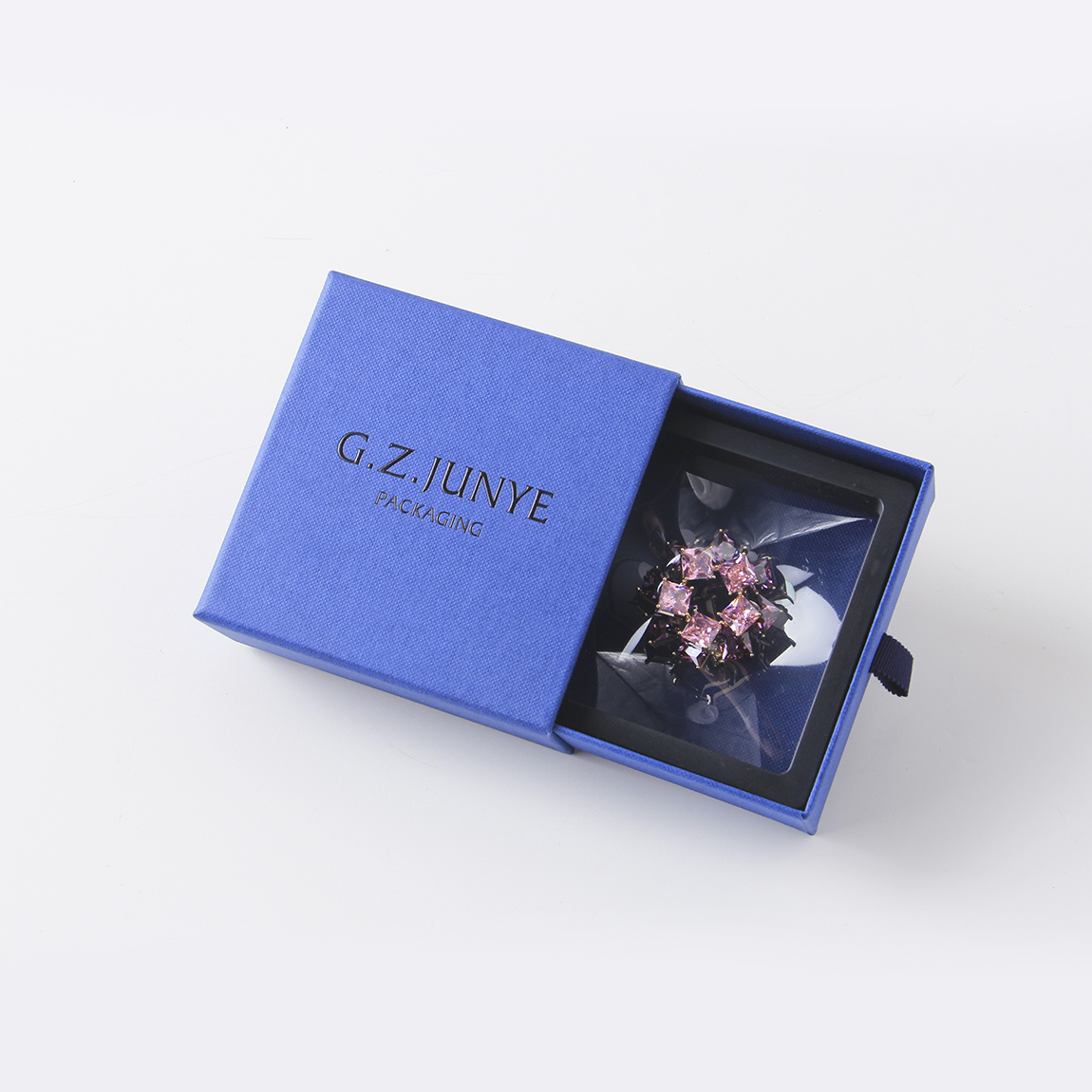 紙質(zhì)珠寶包裝盒會有哪些生產(chǎn)上的細節(jié)需要注意？