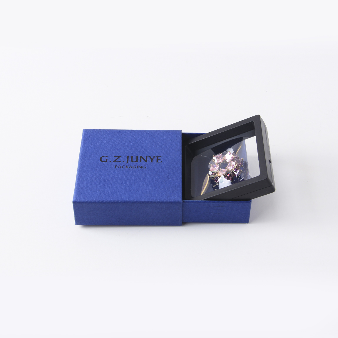 紙質(zhì)珠寶包裝盒會有哪些生產(chǎn)上的細節(jié)需要注意？